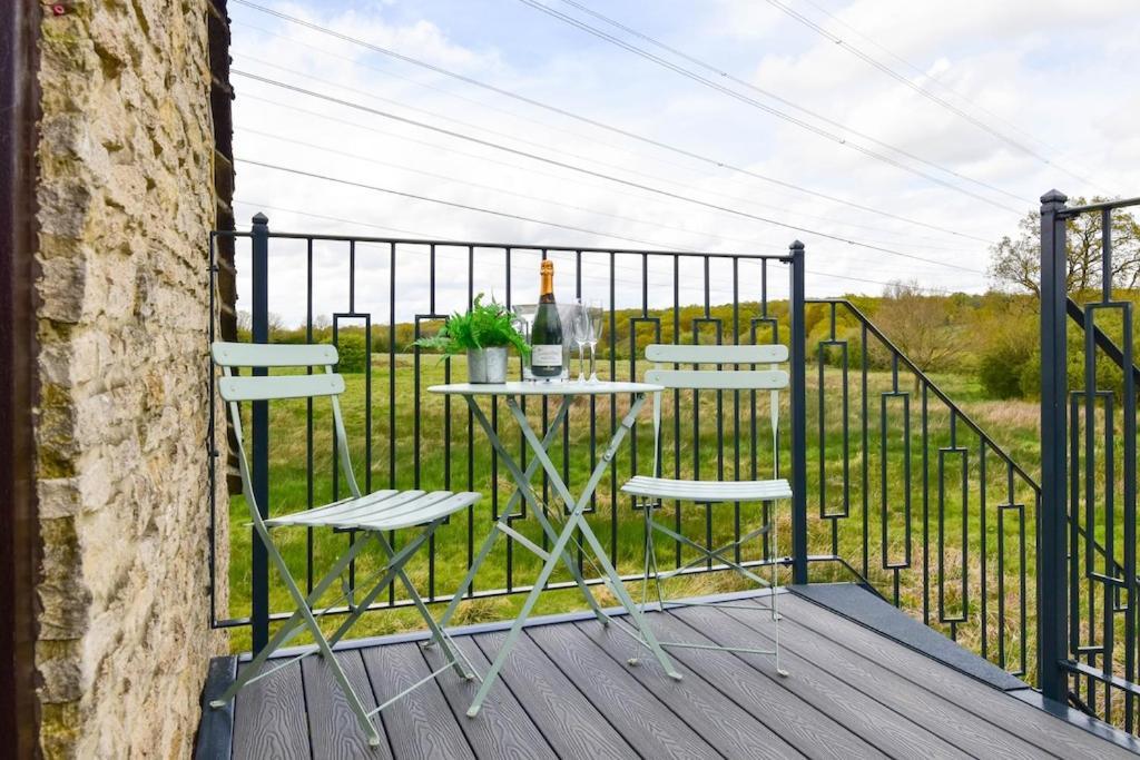 The Lookout At Cloatley Meadow Apartment Hankerton Luaran gambar